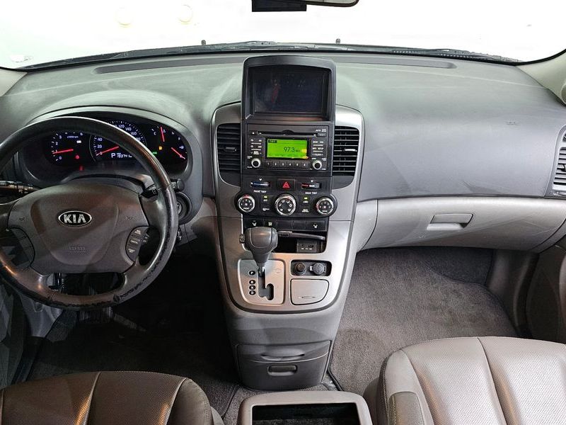 2013 Kia Carnival Grand GLX Deluxe photo 7