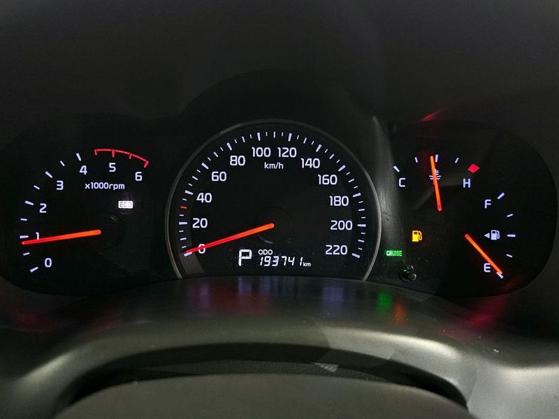 2013 Kia Carnival Grand GLX Deluxe photo 8