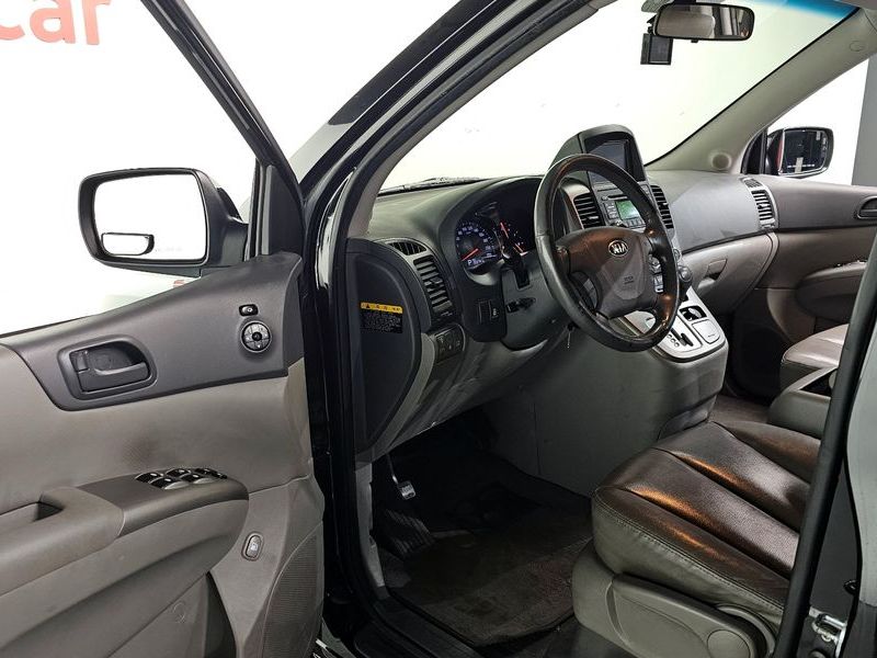 2013 Kia Carnival Grand GLX Deluxe photo 10