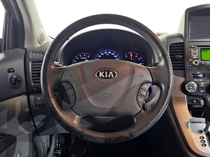 2013 Kia Carnival Grand GLX Deluxe photo 12