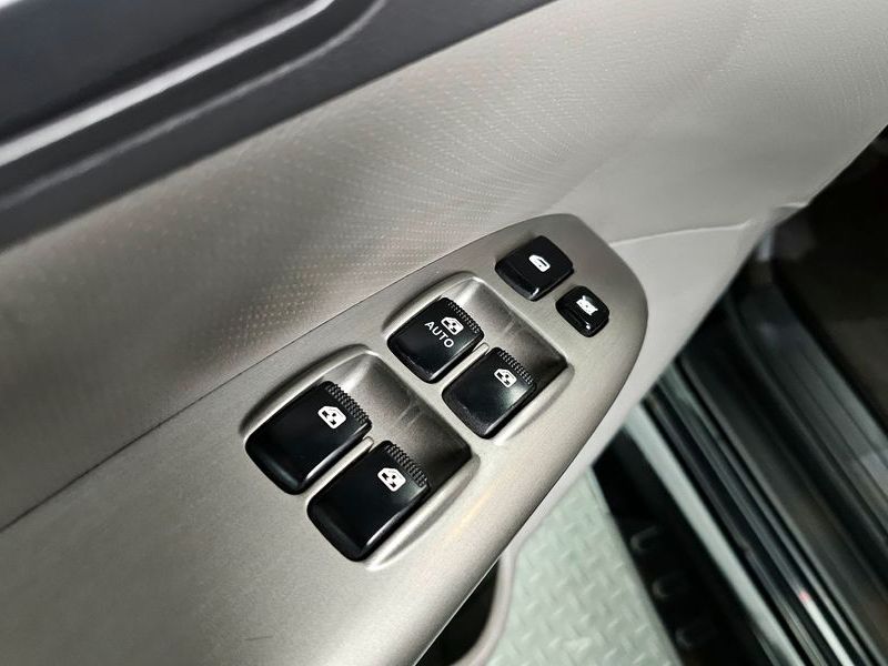 2013 Kia Carnival Grand GLX Deluxe photo 17