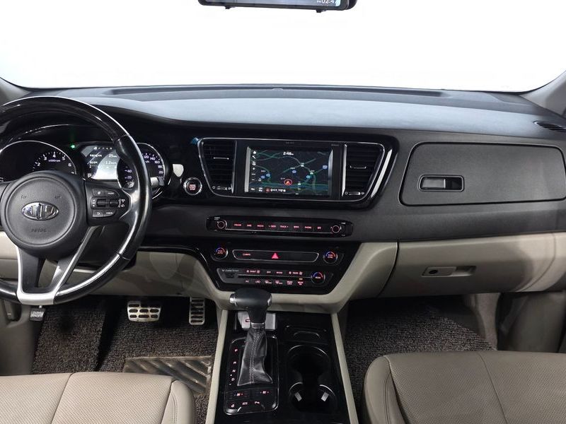 2017 Kia Carnival Gasoline 7-seater Limousine President photo 7