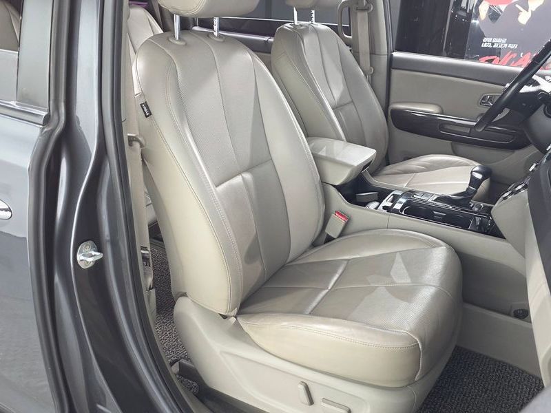 2017 Kia Carnival Gasoline 7-seater Limousine President photo 10