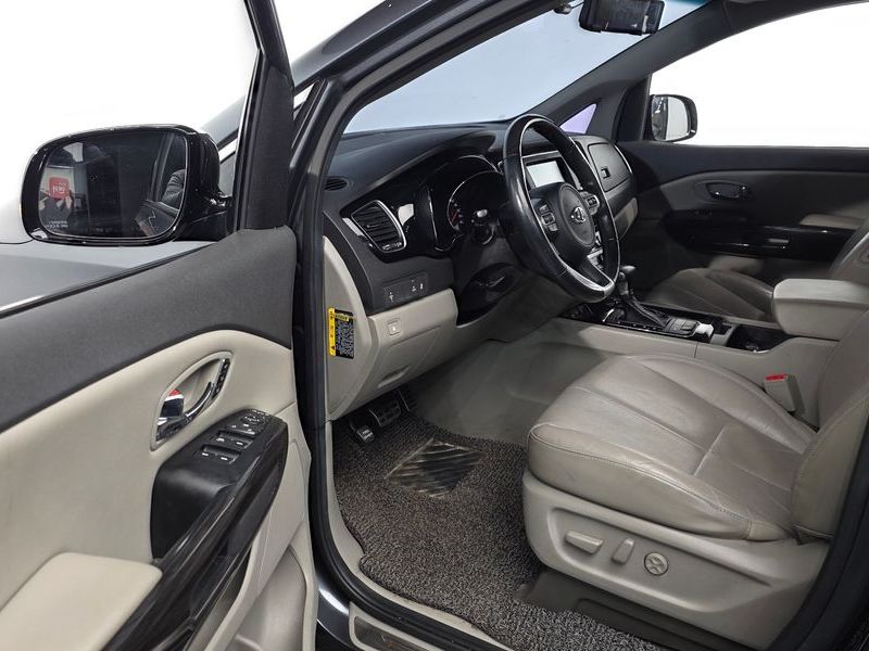 2017 Kia Carnival Gasoline 7-seater Limousine President photo 11