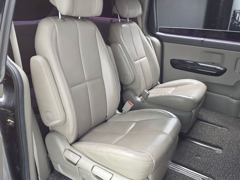 2017 Kia Carnival Gasoline 7-seater Limousine President photo 12