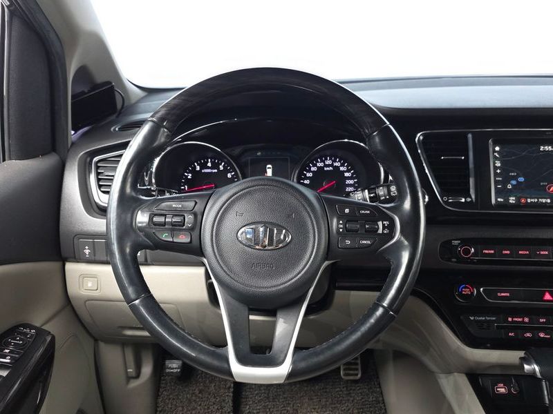 2017 Kia Carnival Gasoline 7-seater Limousine President photo 13