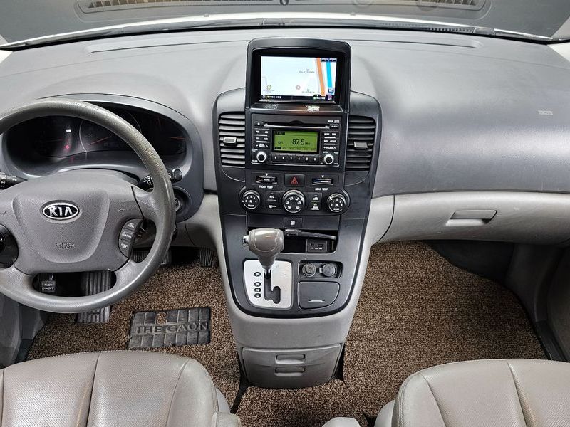 2012 Kia Carnival Grand GX photo 7