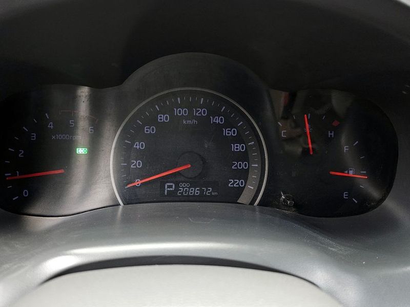 2012 Kia Carnival Grand GX photo 8