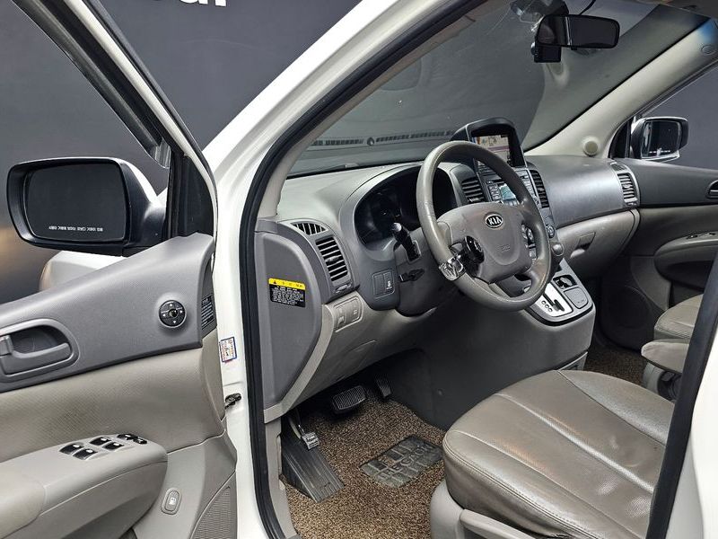 2012 Kia Carnival Grand GX photo 10