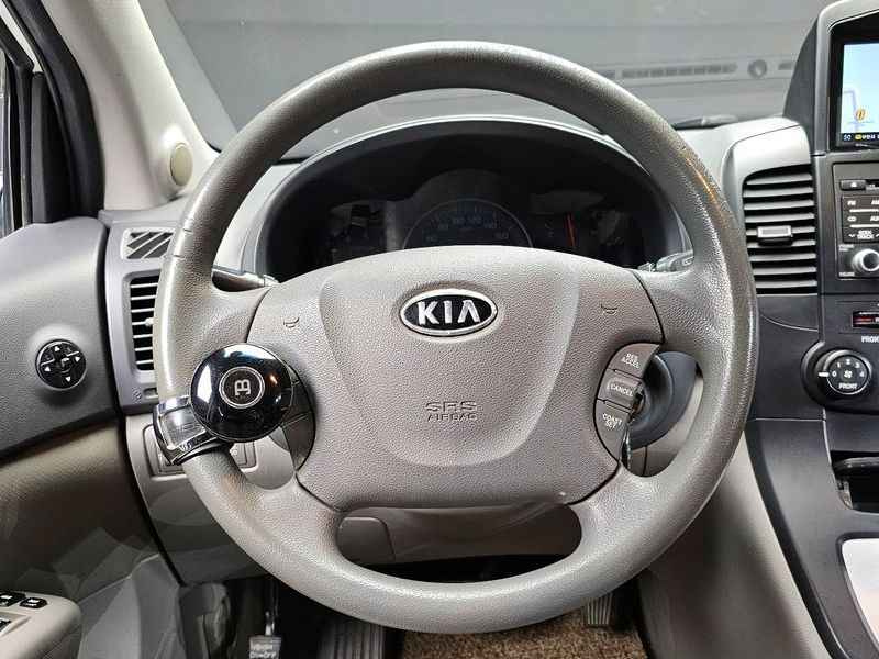 2012 Kia Carnival Grand GX photo 12