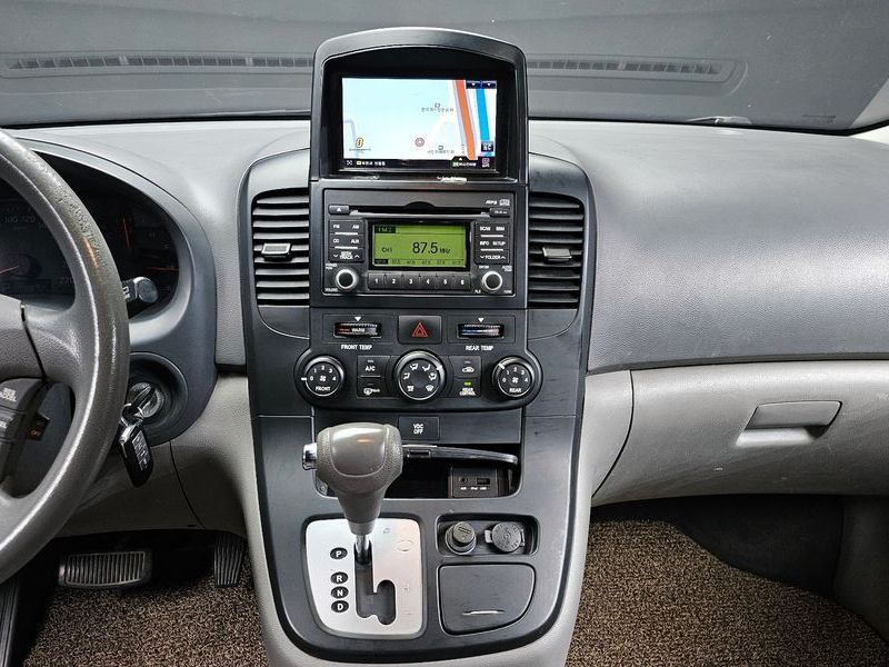 2012 Kia Carnival Grand GX photo 13