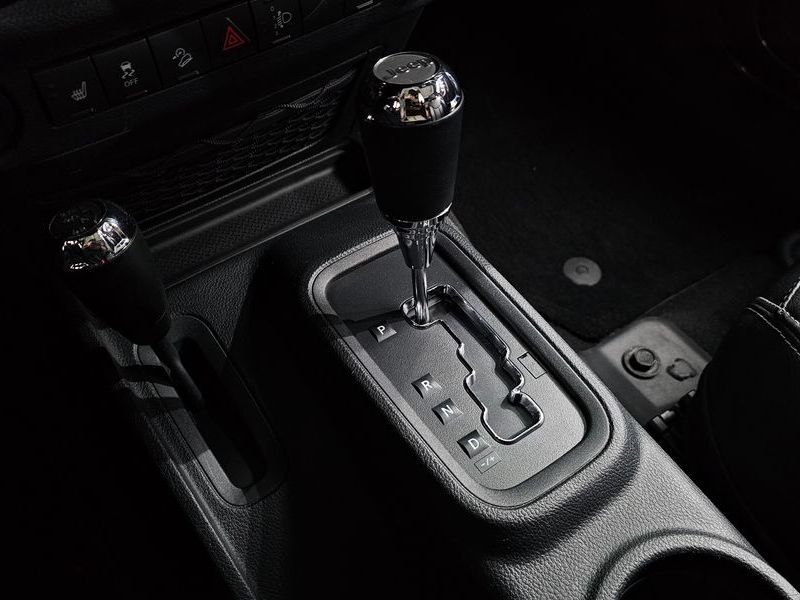 2017 Jeep Wrangler 3.6 Sahara 4Door photo 9