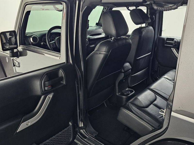 2017 Jeep Wrangler 3.6 Sahara 4Door photo 12