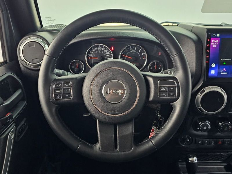 2017 Jeep Wrangler 3.6 Sahara 4Door photo 14