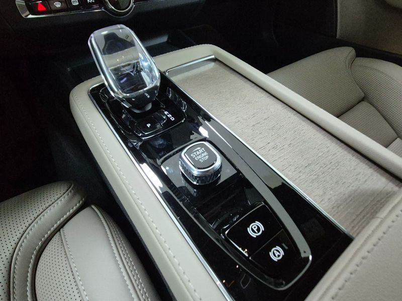 2026 Volvo S90 B5 Ultra Dark photo 9