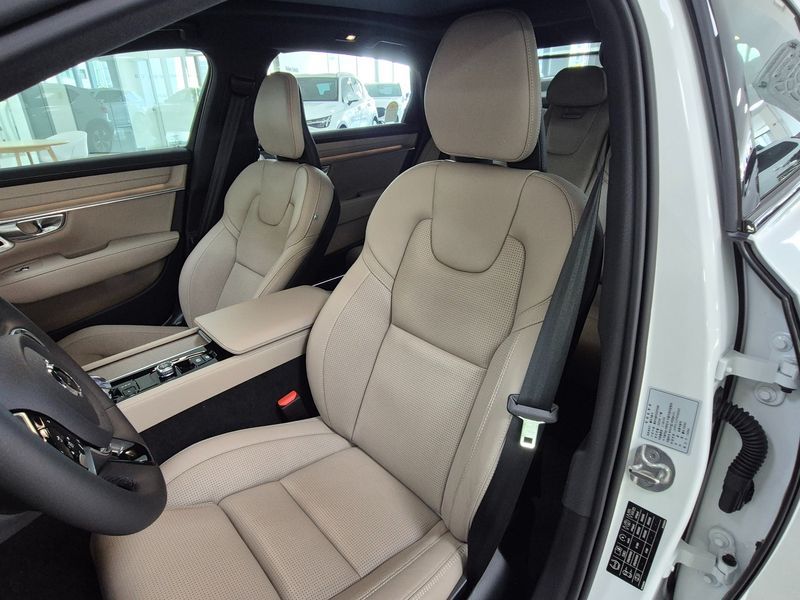 2026 Volvo S90 B5 Ultra Dark photo 10
