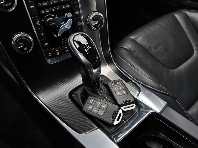 2015 Volvo S60 T5 R-Design 2nd photo 9