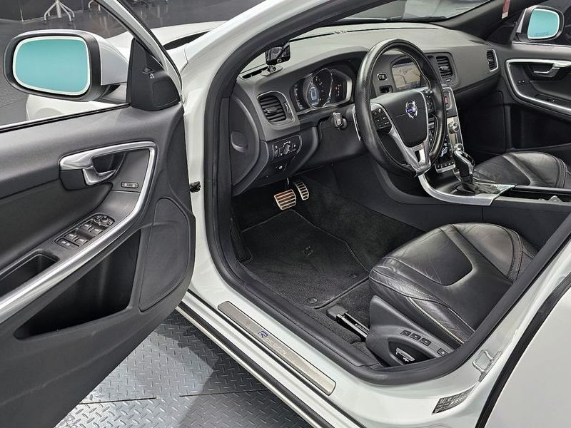 2015 Volvo S60 T5 R-Design 2nd photo 11