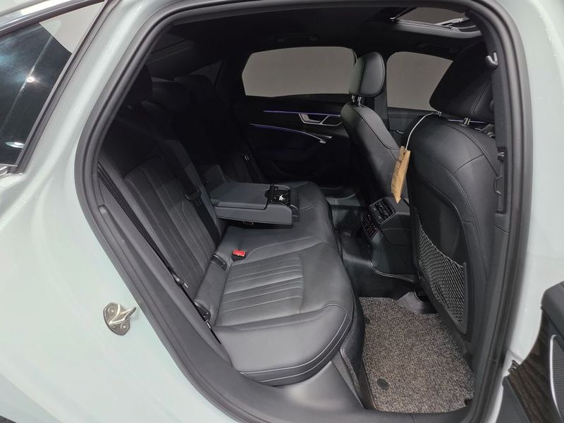 2023 Audi A6 45 TFSI Quattro Premium photo 17
