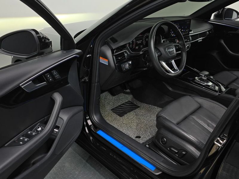 2021 Audi A4 45 TFSI Quattro Premium photo 10