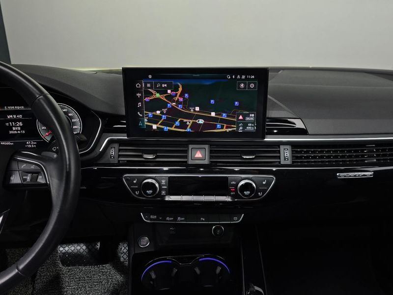 2021 Audi A4 45 TFSI Quattro Premium photo 13