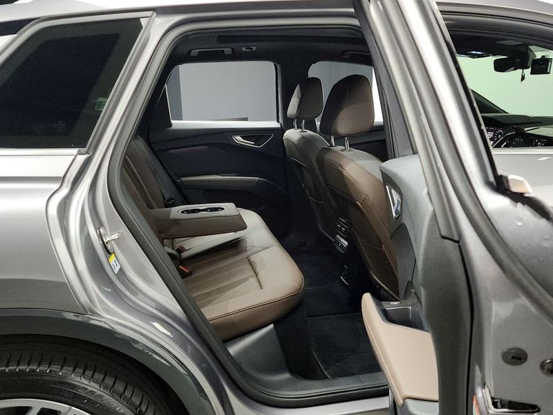 2025 Audi e-tron 45 Premium photo 11