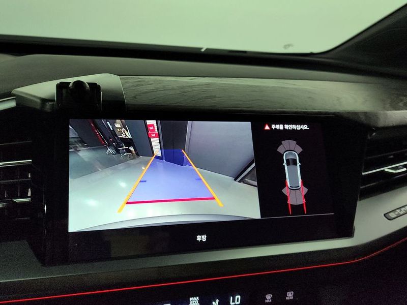 2025 Audi e-tron 45 Premium photo 19