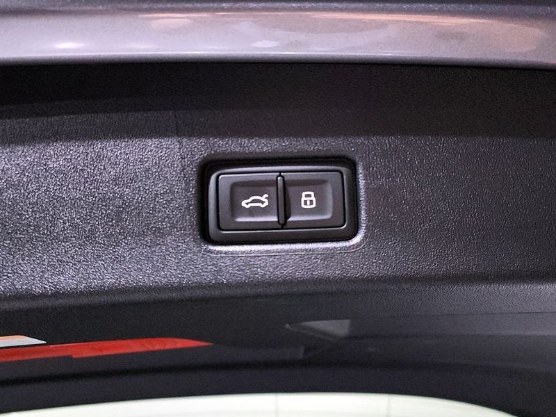 2025 Audi e-tron 45 Premium photo 20