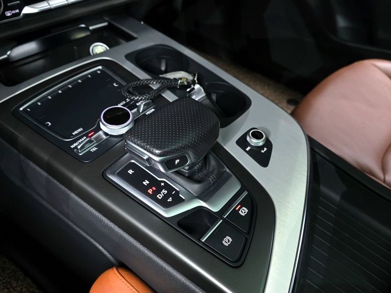 2019 Audi Q7 45 TFSI Quattro photo 9