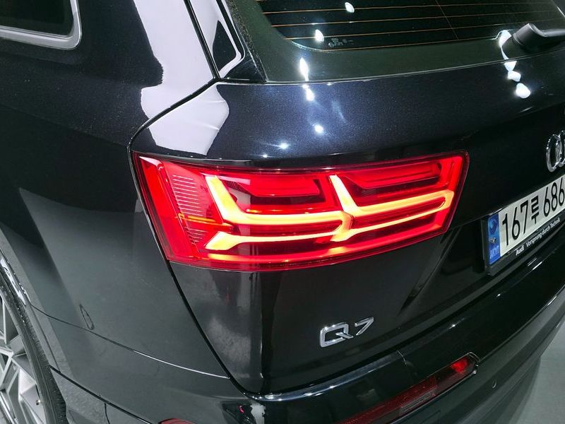 2019 Audi Q7 45 TFSI Quattro photo 23