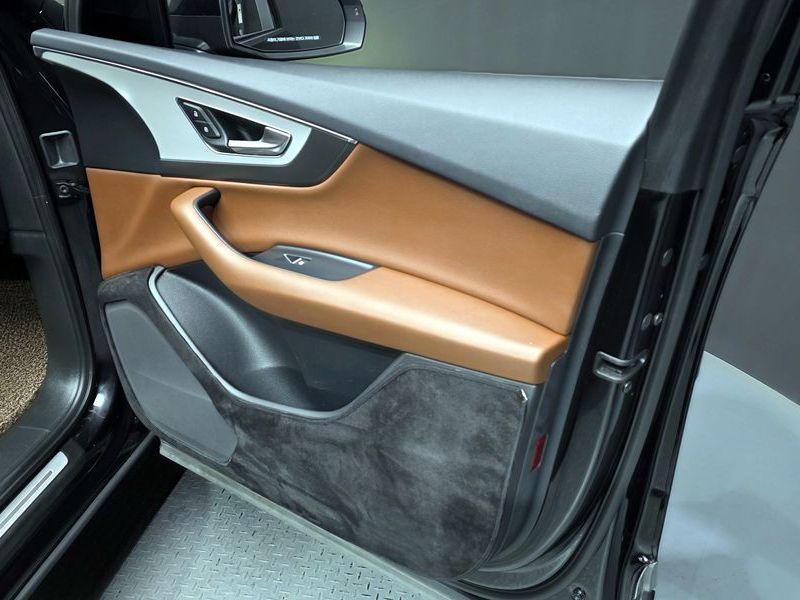 2019 Audi Q7 45 TFSI Quattro photo 24