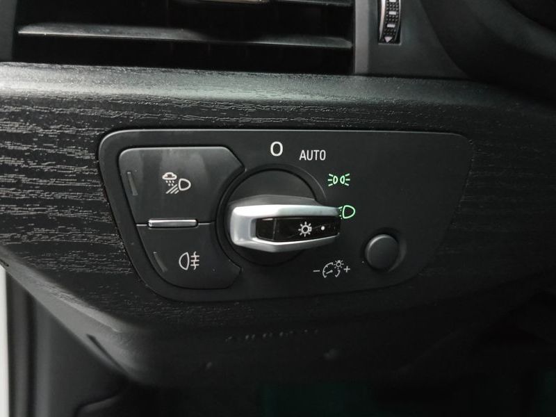 2016 Audi A4 45 TFSI Premium photo 18