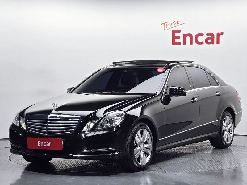 2013 Mercedes-Benz E-Class E300 Elegance photo 1