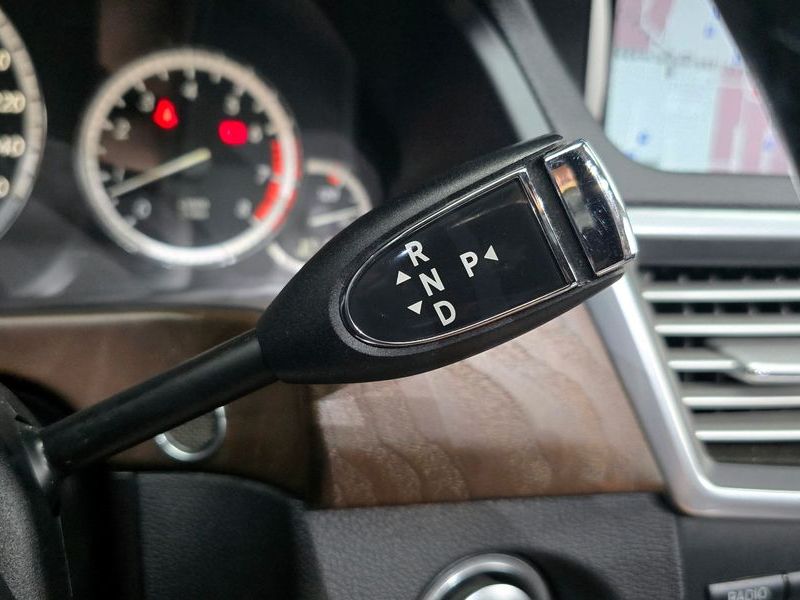 2013 Mercedes-Benz E-Class E300 Elegance photo 9