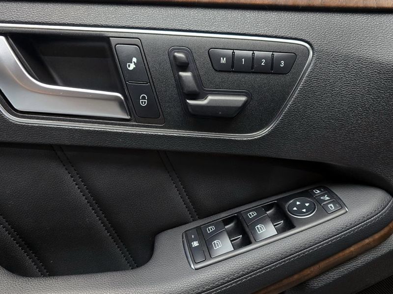 2013 Mercedes-Benz E-Class E300 Elegance photo 19