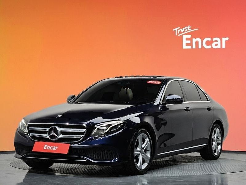 2017 Mercedes-Benz E-Class E220d Avantgarde photo 1