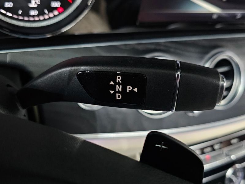 2017 Mercedes-Benz E-Class E220d Avantgarde photo 9