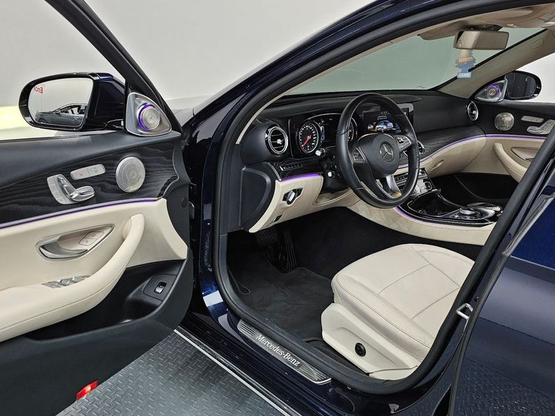 2017 Mercedes-Benz E-Class E220d Avantgarde photo 10