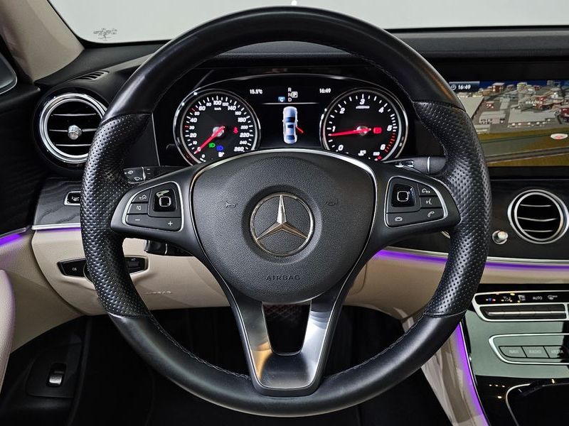 2017 Mercedes-Benz E-Class E220d Avantgarde photo 13