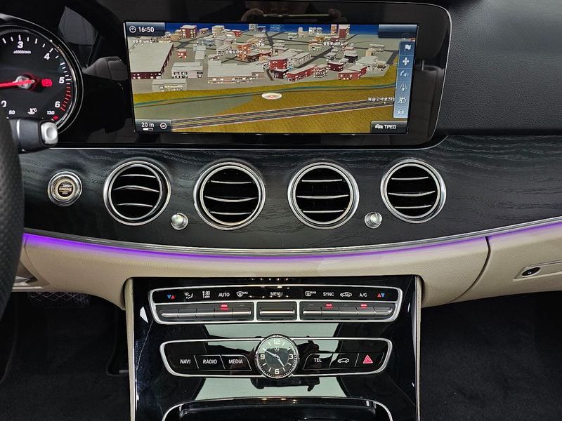 2017 Mercedes-Benz E-Class E220d Avantgarde photo 14