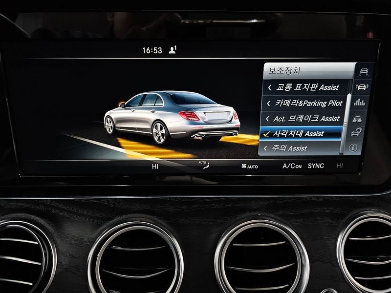 2017 Mercedes-Benz E-Class E220d Avantgarde photo 16