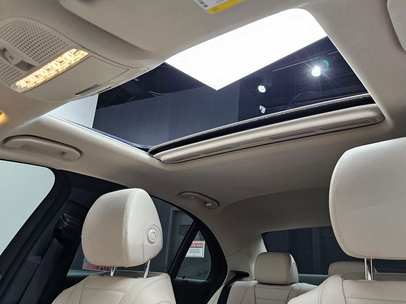 2017 Mercedes-Benz E-Class E220d Avantgarde photo 19