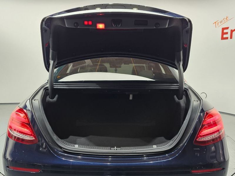 2017 Mercedes-Benz E-Class E220d Avantgarde photo 20