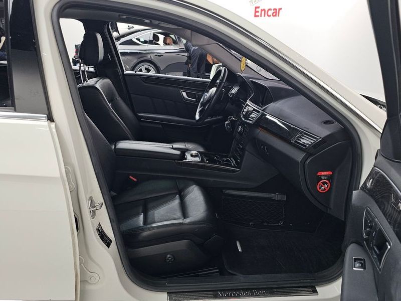 2012 Mercedes-Benz E-Class E220 CDI Avantgarde photo 11