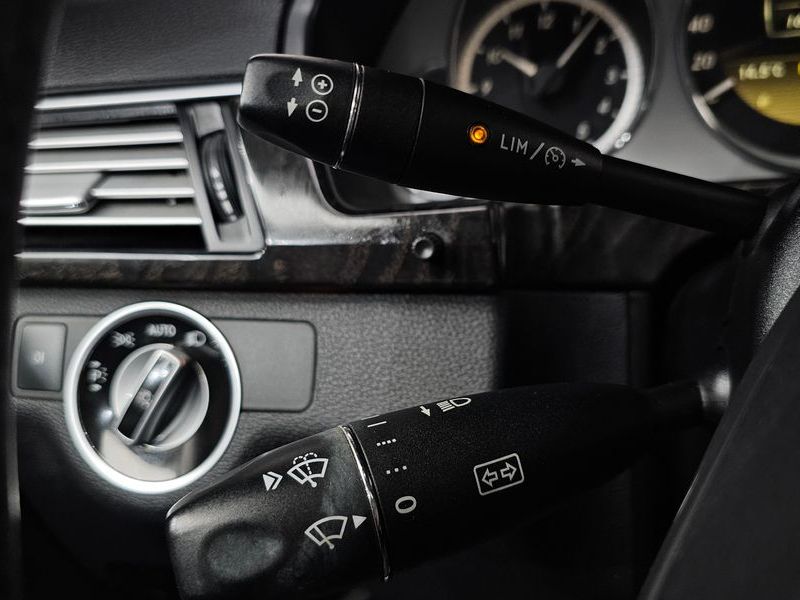 2012 Mercedes-Benz E-Class E220 CDI Avantgarde photo 17