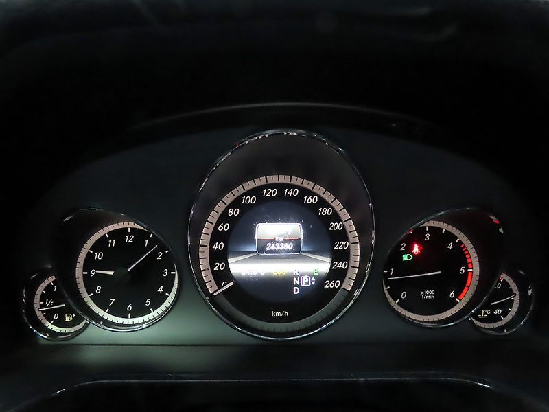 2013 Mercedes-Benz E-Class E220 CDI Avantgarde photo 9
