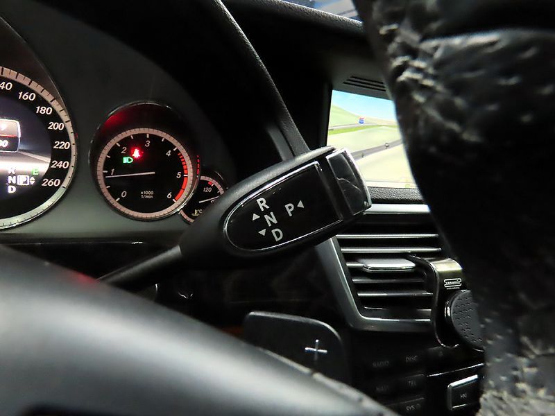 2013 Mercedes-Benz E-Class E220 CDI Avantgarde photo 13