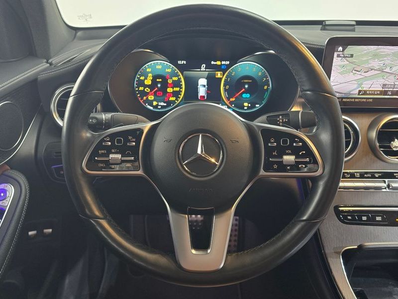 2022 Mercedes-Benz C-Class GLC300e 4MATIC Coupe photo 13