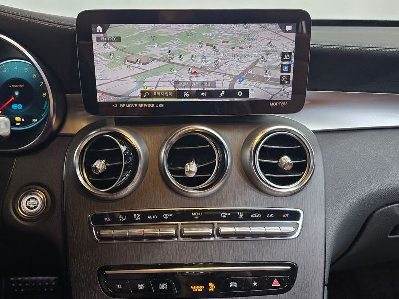 2022 Mercedes-Benz C-Class GLC300e 4MATIC Coupe photo 14