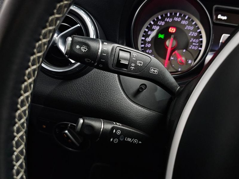 2015 Mercedes-Benz A-Class GLA200 CDI 4MATIC photo 29
